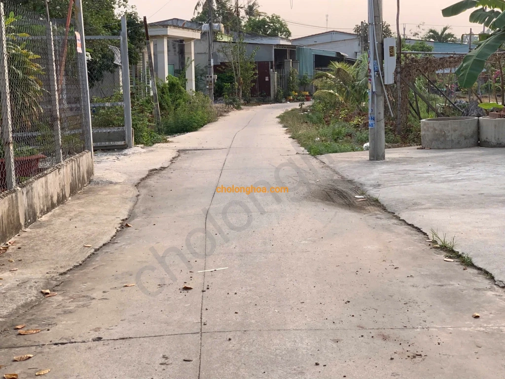 Cần ra miếng đất đối diện xéo Bệnh Viện Hồng Hưng. Phường Hiệp Tân Hòa Thành